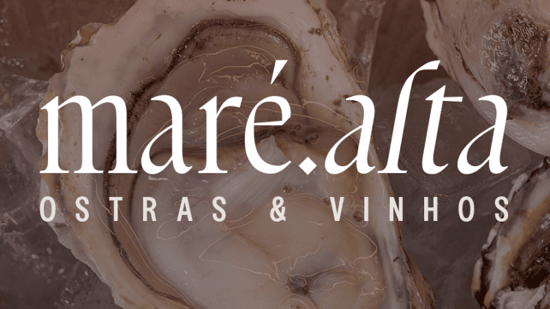 Prato de ostras apresentado em evento gastronômico