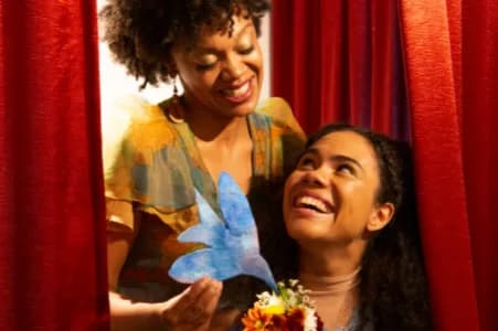Criado com Libras e audiodescrição, ‘O Musical da Passarinha’ faz temporada híbrida no Teatro Sérgio Cardoso