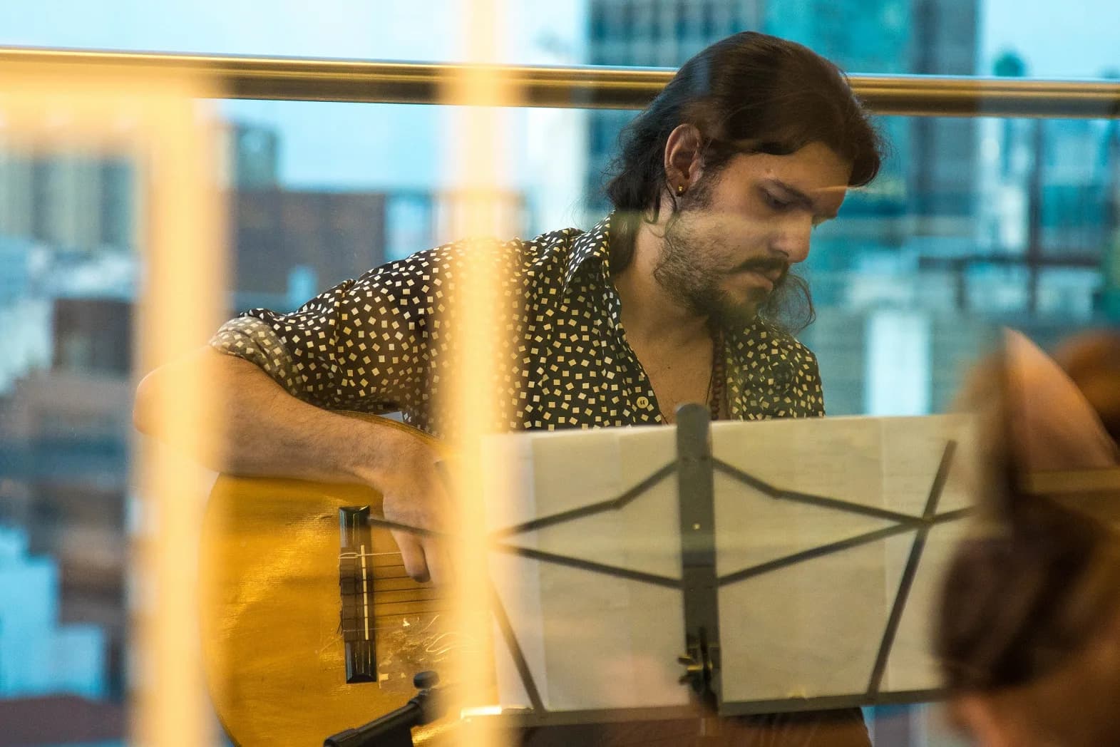 Tatá Aeroplano, João Sobral e Davi Caldeira fazem inédito show com poemas de Drummond musicados por Belchior no Sesc Parque Dom Pedro II