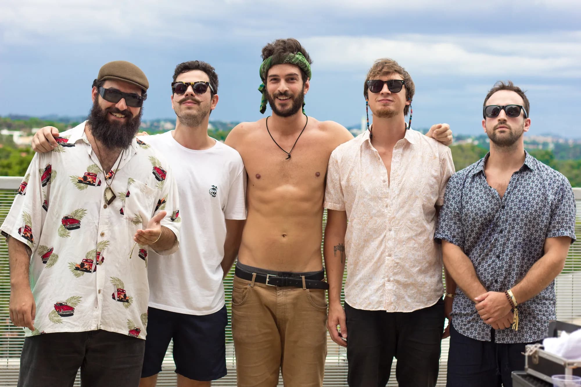 Projeto Frequências, da Casa Natura Musical, traz shows das bandas Plutão Já Foi Planeta e Hotelo