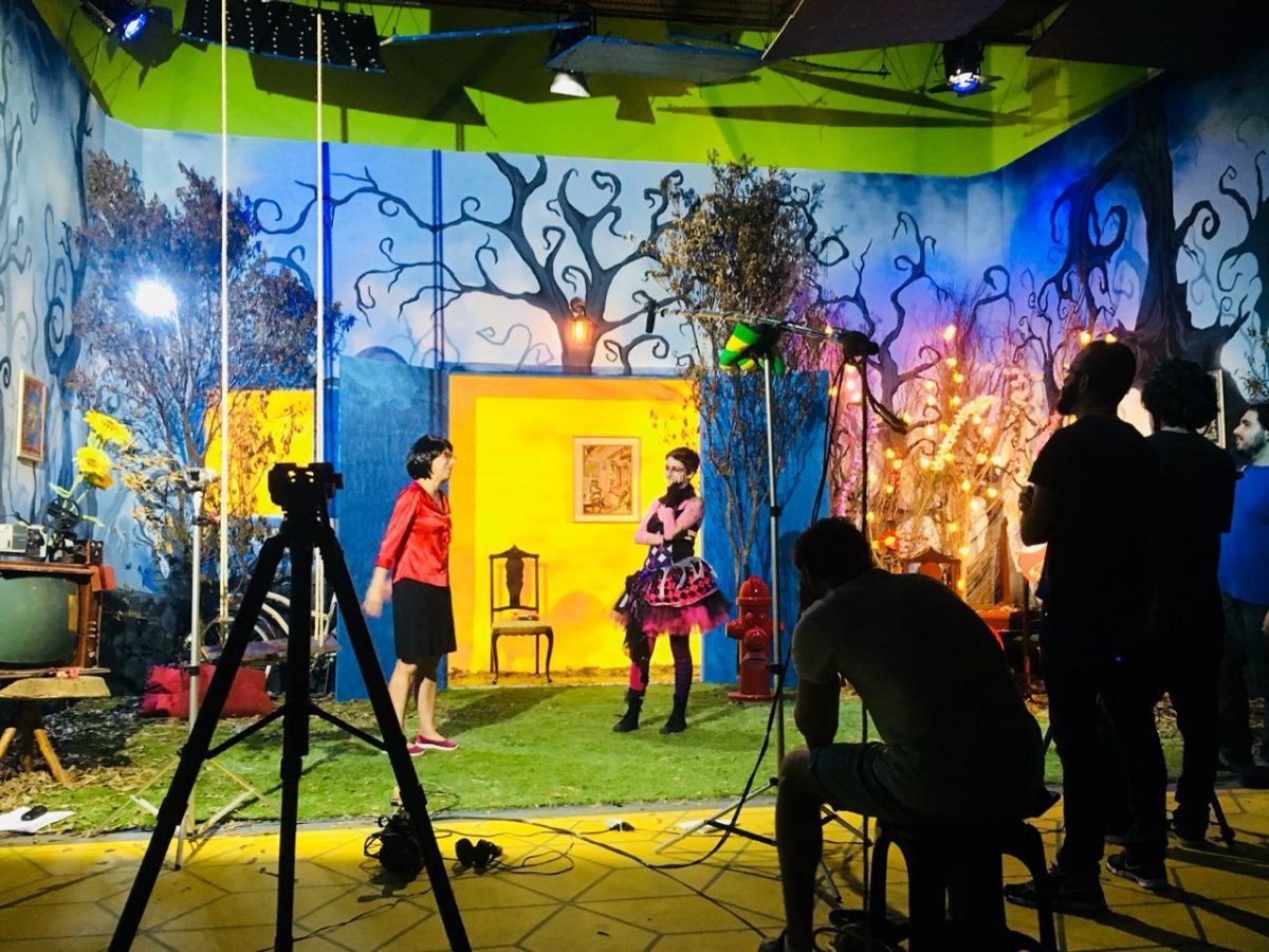 Matheus Ueta e Gabriela Sêga estrelam CasaKadabra, série educativa repleta de magia e aventura