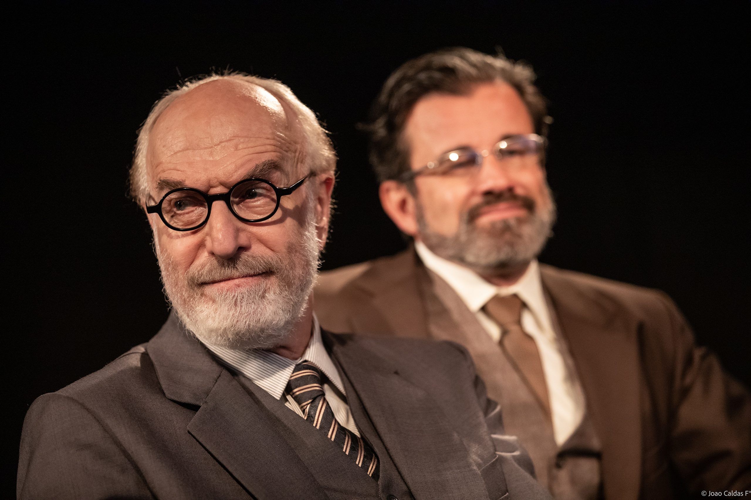 A Última Sessão de Freud, com Odilon Wagner e Elias Andreato, estreia na primeira apresentação presencial do ano no Itaú Cultural