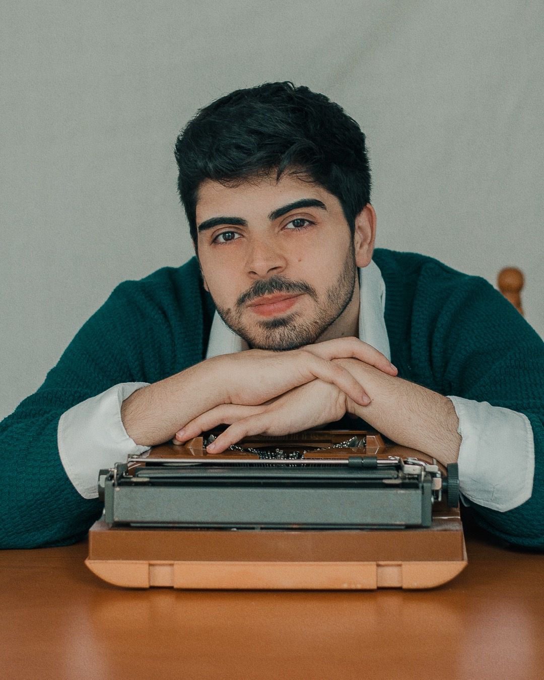 Jovem e premiado autor Vitor Rocha lança livros com roteiros de suas peças