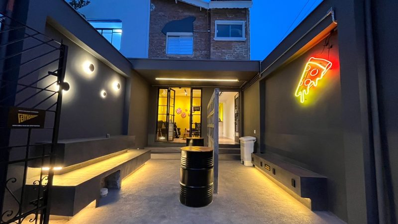 Pizzaria Fettástica inaugura espaço para consumo na unidade de São Paulo
