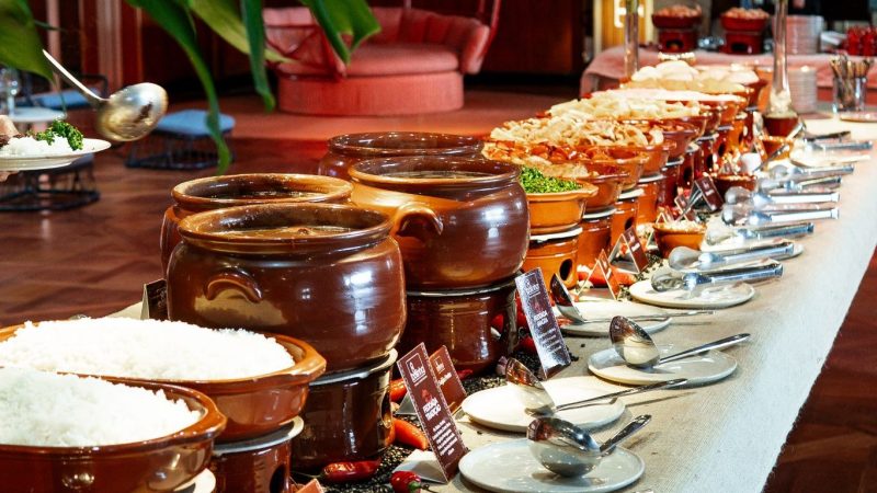 Tradicional feijoada do Bolinha chega ao Jockey Club de São Paulo 